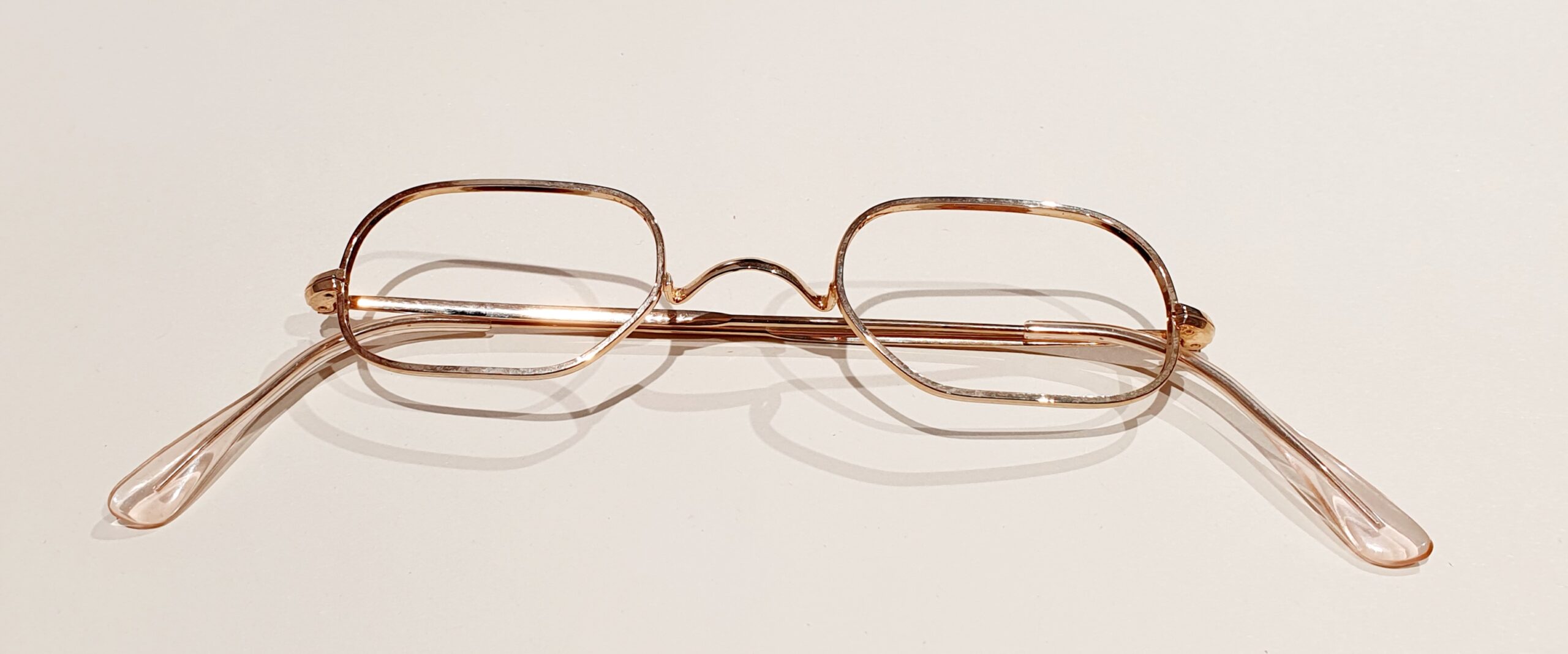 20251118_122750 kleine goldene Brille, 80er