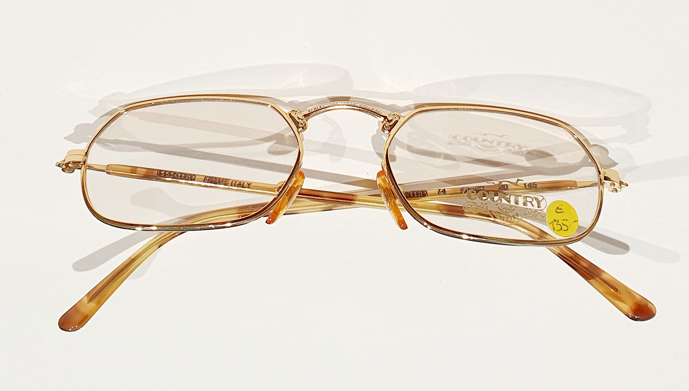 20251118_123358 hübsche kleine goldfarbene Brille , Bügel havanna blond 80er