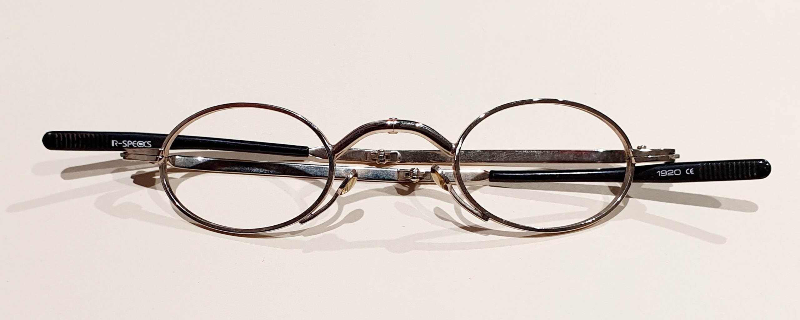 20251118_125154 kleine ovale Klappbrille